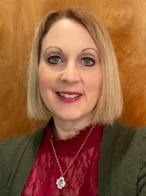Lora Canter Headshot