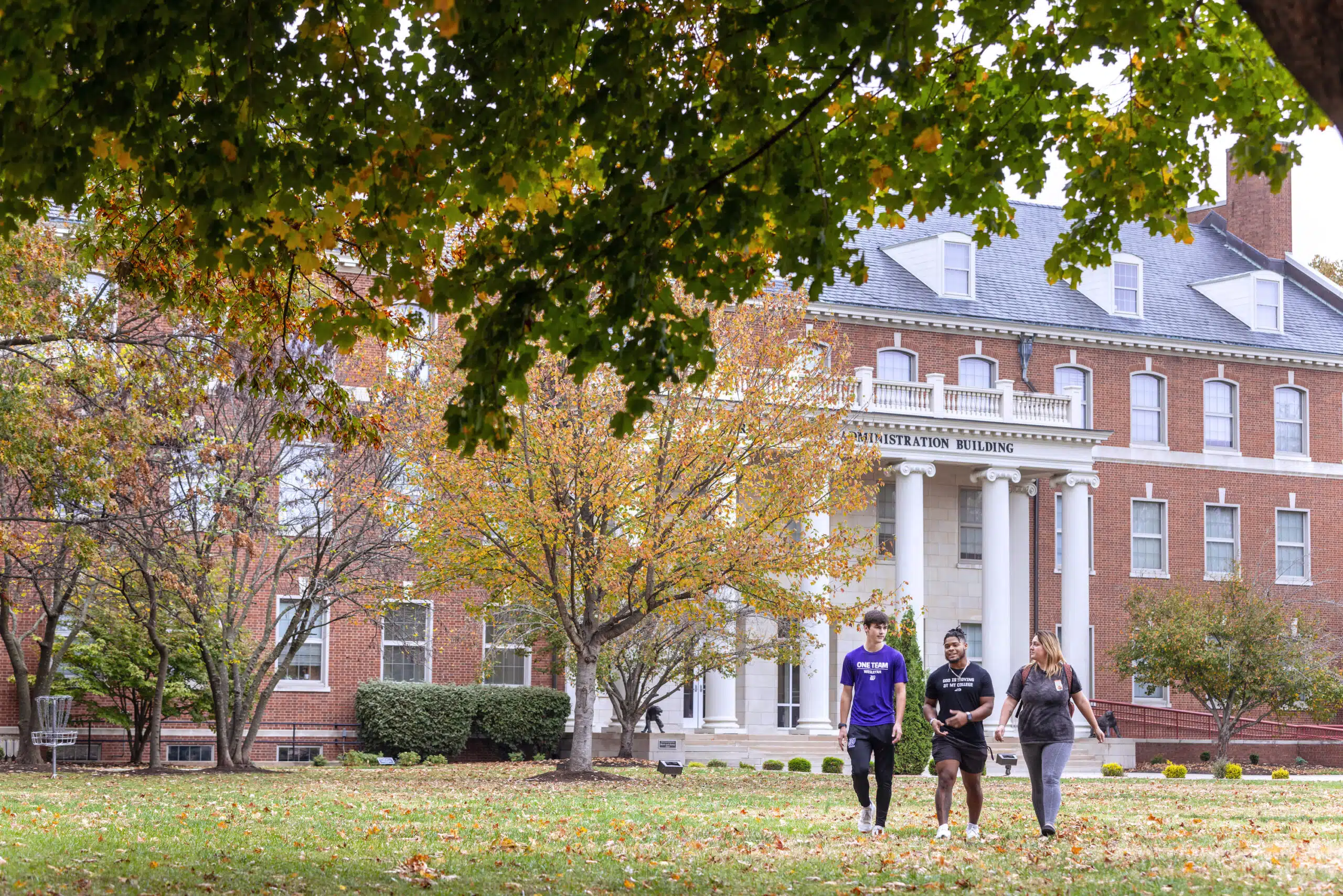 Students walking through the lawn in front of the Administration building